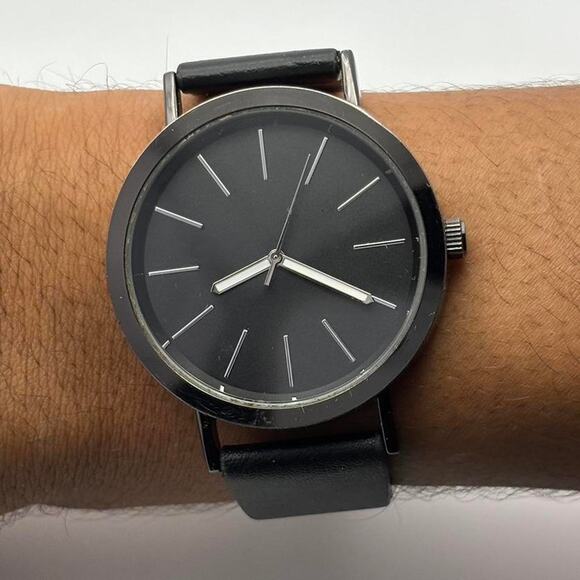 Black Men's Watch - Picture 1 of 4